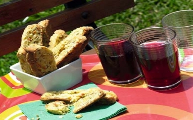 Biscotti de nueces y tomates confitados